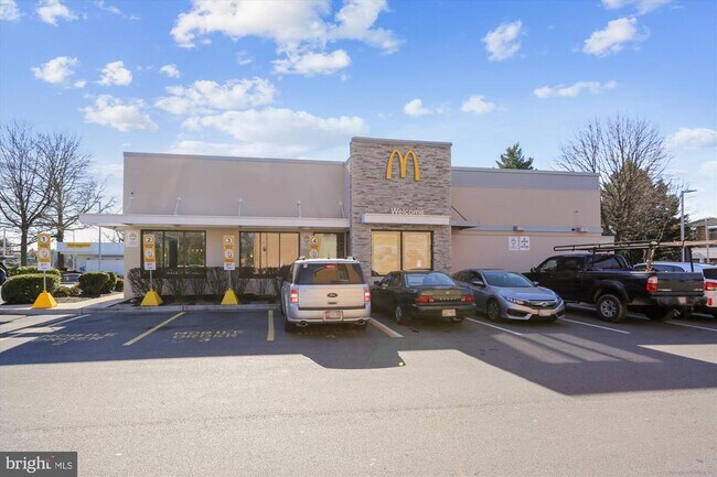 Building Photo - 10121 Watkins Mill Pl