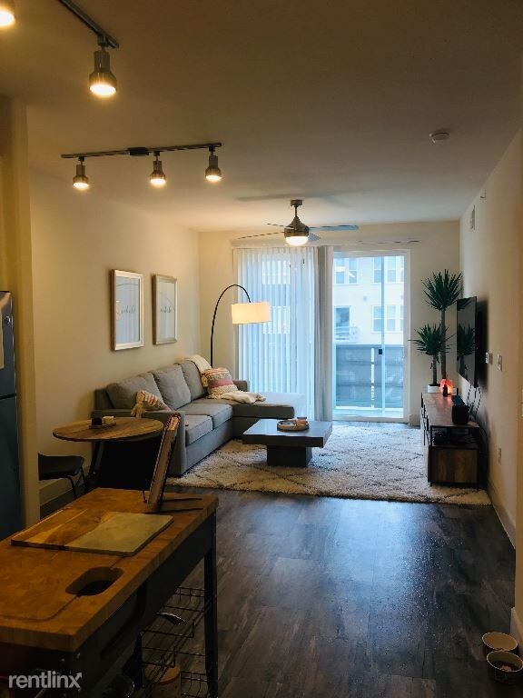 Building Photo - 1 br, 1 bath Apartment - 3211 Palm Way