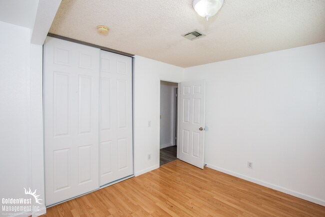 Building Photo - Beautifully Maintained 3Bdm 1.5Ba Home Nes...
