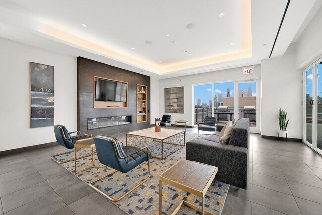 Building Photo - 910 W Huron St