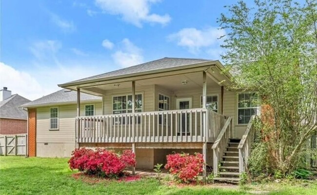 Building Photo - 215 Bluff Dr