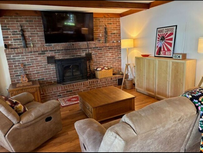 Building Photo - LAKE HOUSE...Furnished & Utilities/Wifi Included