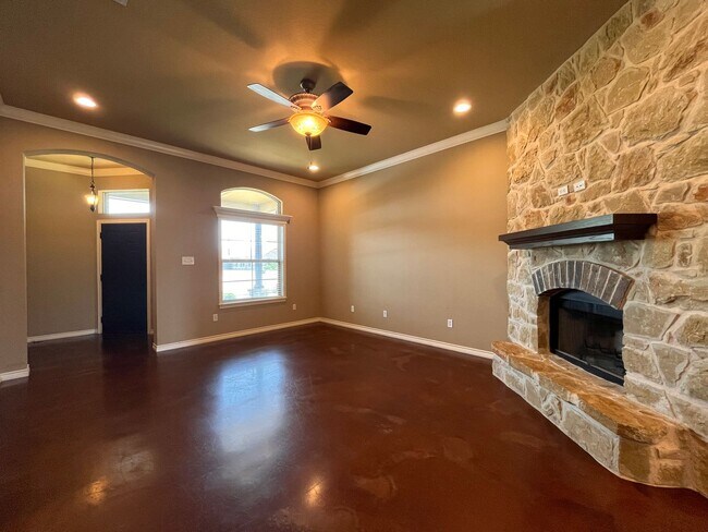 Building Photo - 3 bedroom home