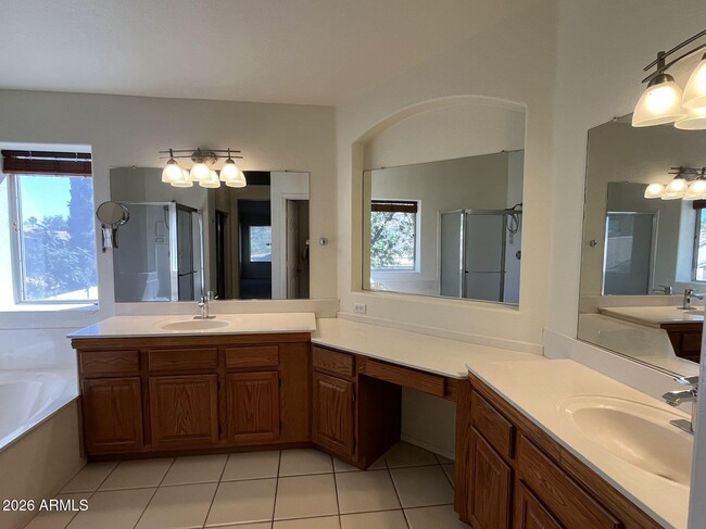 Building Photo - 5922 W Gary Dr