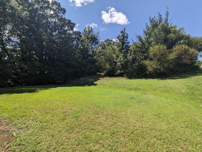 Building Photo - Spacious 5-Bedroom, 3-Bath Home with Excep...