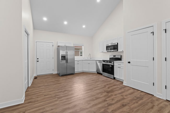 Building Photo - Incredible 2 bedroom 1 bathroom Duplex!