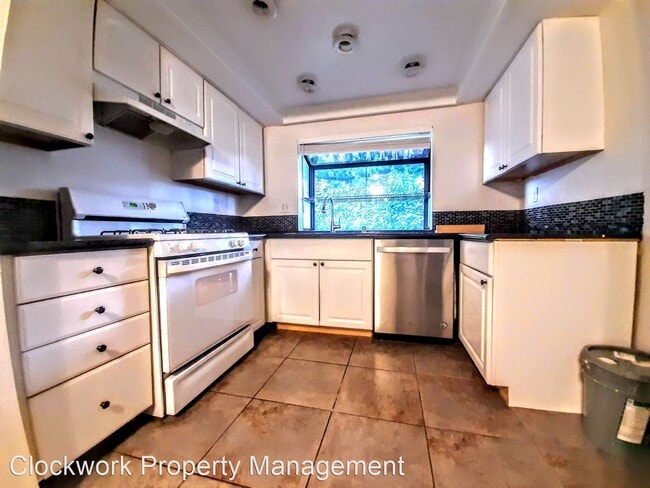 Building Photo - 3 br, 2.5 bath House - 2242 Loggers Ln