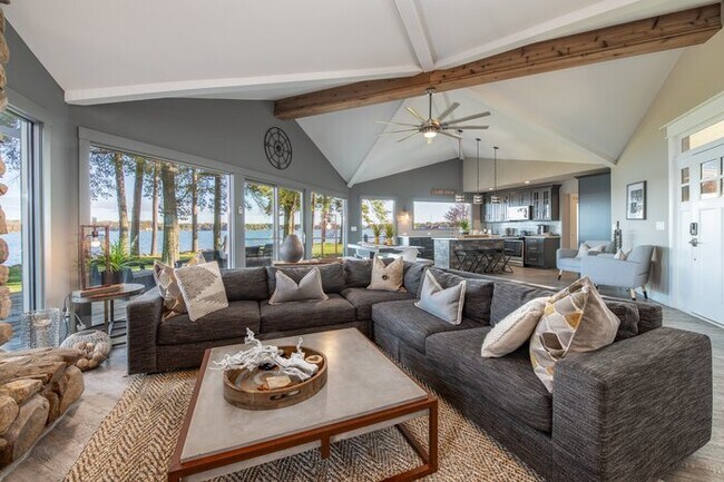Building Photo - Lake Norman Playaway