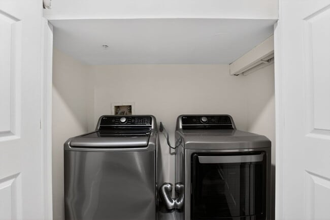 Building Photo - 2736 Albermarle Pl