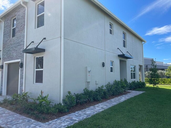 Building Photo - 8542 Via Mar Rosso