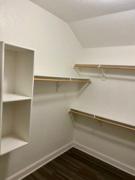 Building Photo - 5821 Humbert Ave