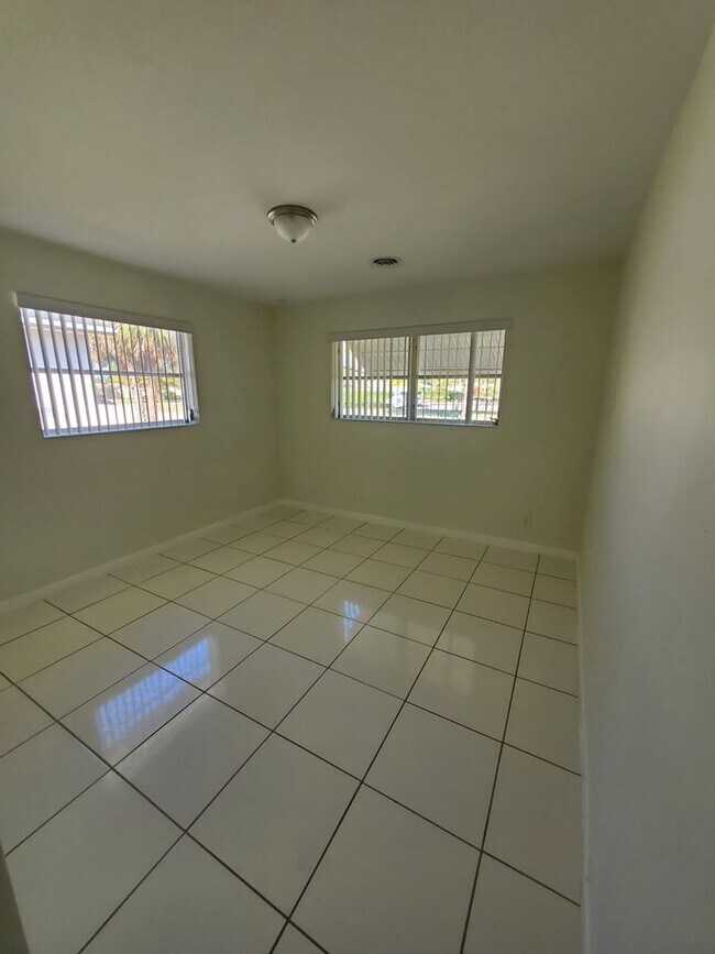 Building Photo - 3612-3614 TAYLOR ST