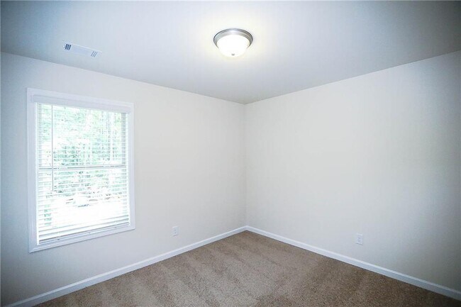 Building Photo - 327 Cashes Ct