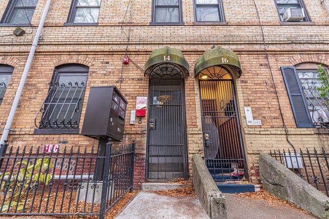 Building Photo - 14 Pompeii St