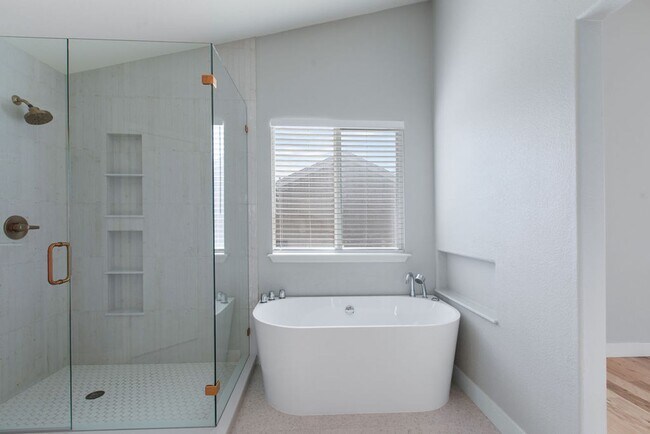 Building Photo - 4 Bedroom Dream Home waiting for you!