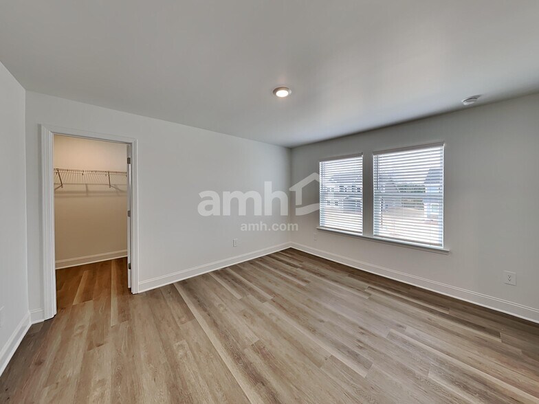 Building Photo - 104 Punderson Dr