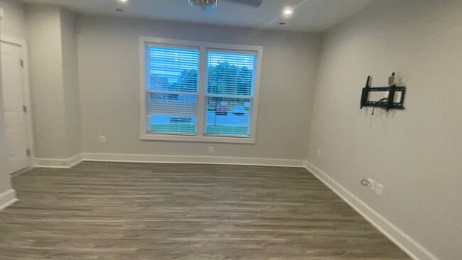Building Photo - 2707 Acadia Dr