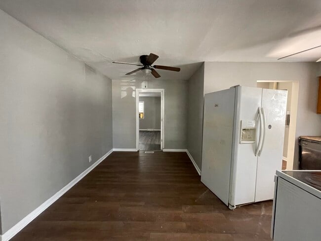 Building Photo - 826 Carneal Rd
