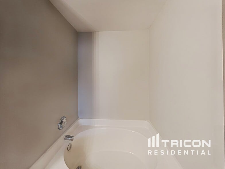 Building Photo - 3673 Watkins Ridge Ct