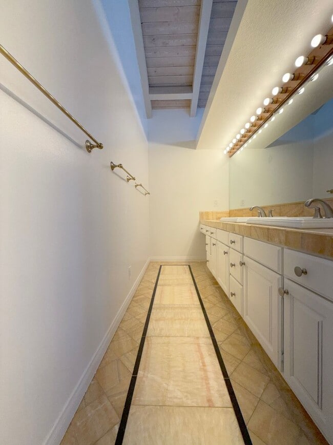 Building Photo - 4 Bed + 3 Bath + Bonus Room + Loft