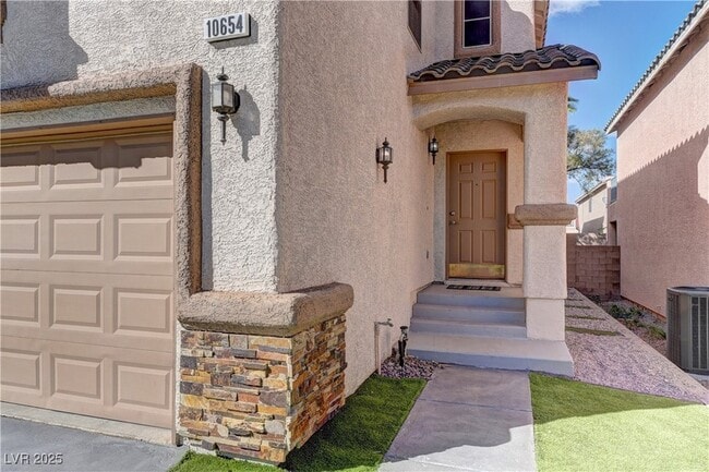 Building Photo - 10654 Solar Hawk Ave