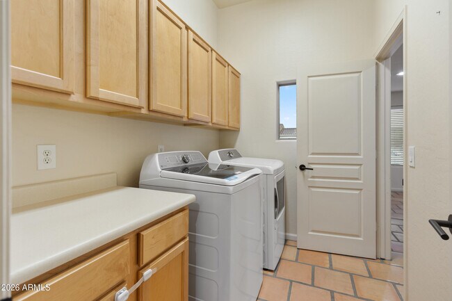 Building Photo - 2320 S Sorrelle