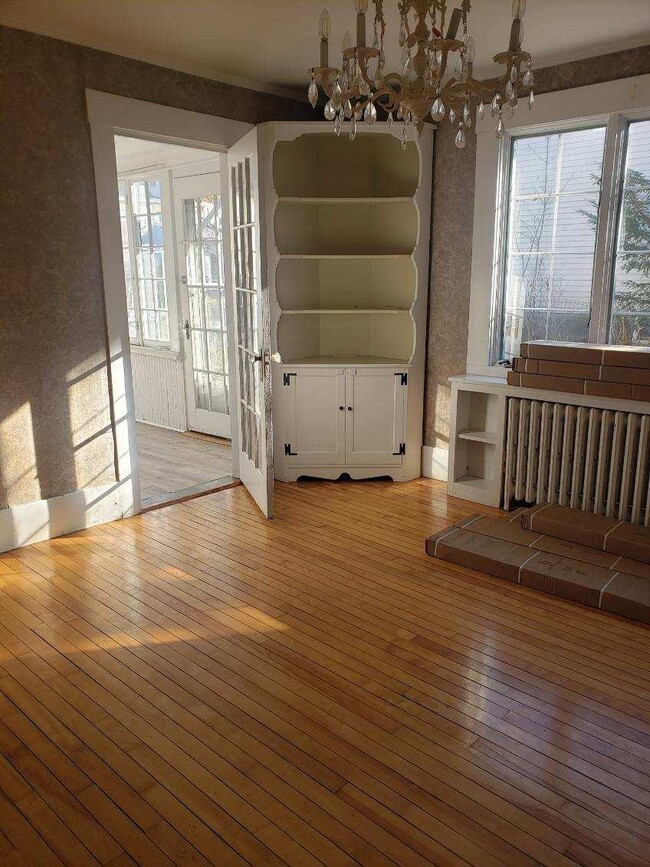 Building Photo - 5 Perry Ave