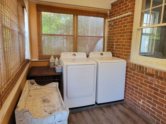 Building Photo - 3 Bedroom 1.5 bath House Florence!