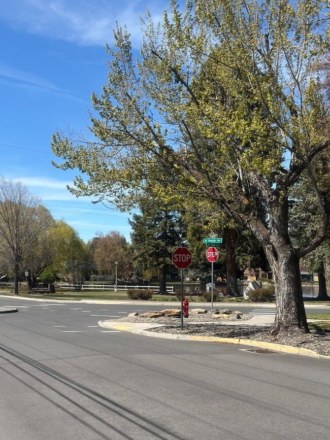 Building Photo - 245 NW Tumalo Ave