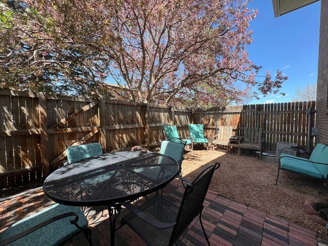 Building Photo - Spacious 4 Bed/3.5 Bath in Boulder - Available July 6th!