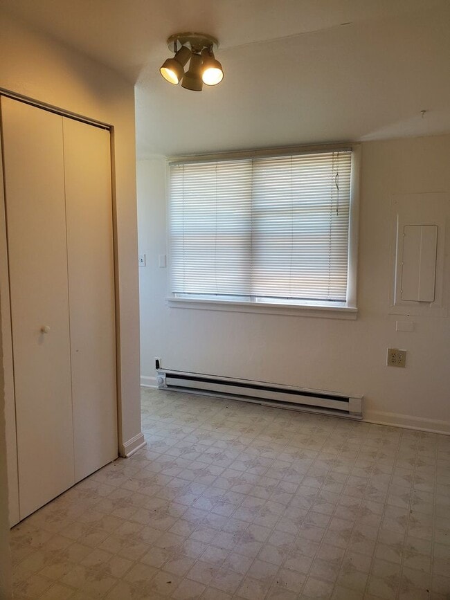 Building Photo - Darling 2 bedroom between Manette & Illahee