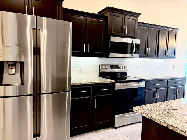 Building Photo - 2108 Birdie Ln