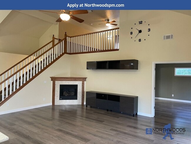 Building Photo - Lots of Room- 3 Bedroom 2 Bath Home with B...