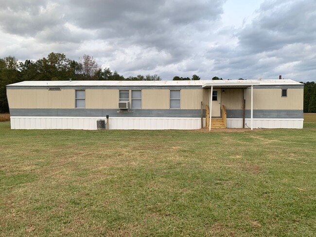 Building Photo - 3 BR, 2 BA Single Wide on Private Lot *Pri...
