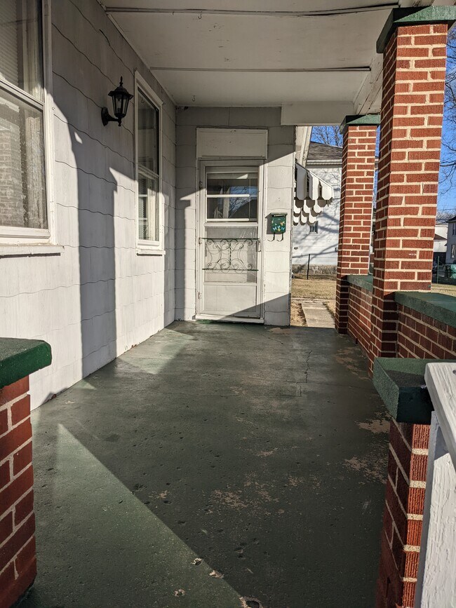 Entrance - 135 S 6th St