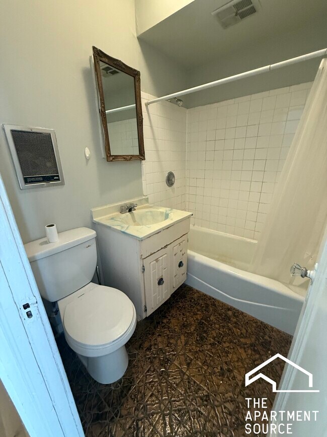 Building Photo - 837 W Wolfram St