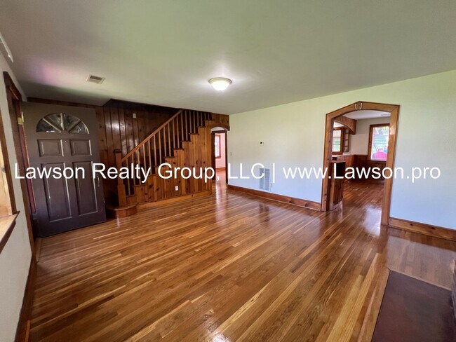 Building Photo - Quaint Two Bedroom Home By Christmas Tree Farm