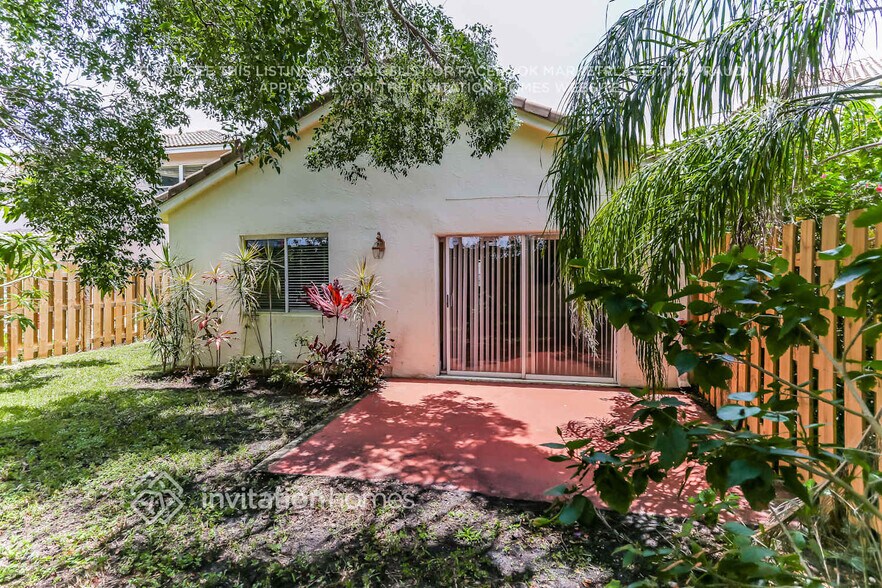 Building Photo - 7201 Vaca Key Way