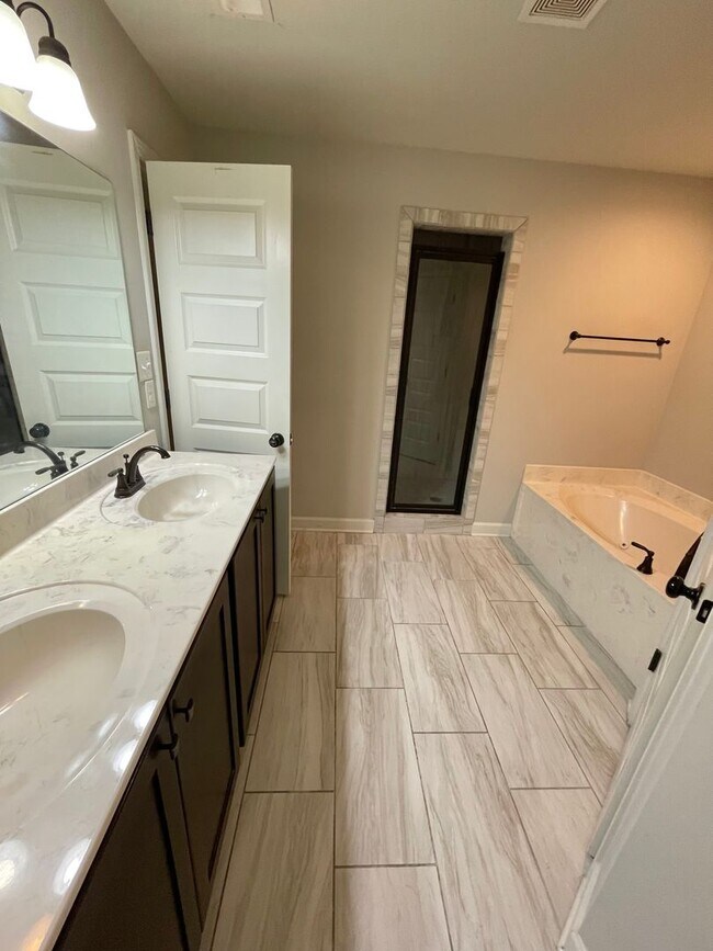 Building Photo - Central Park 933