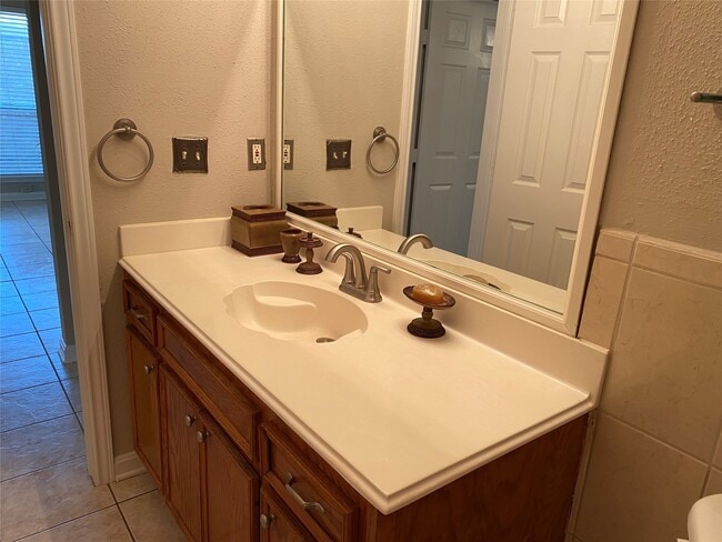 Building Photo - 2415 Poco Dr