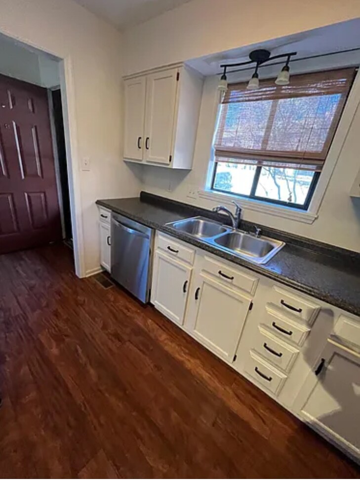 Building Photo - 119 Cedar Forest Trl