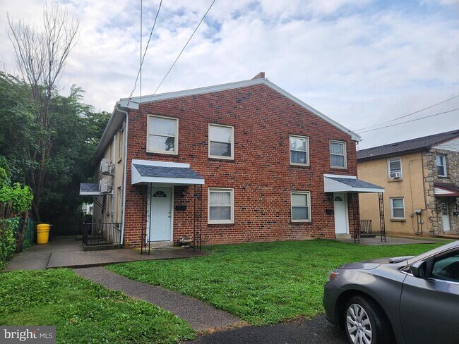 Building Photo - 243 Roesch Ave
