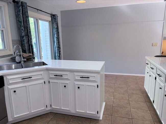 Building Photo - 97 N Walnut Ln