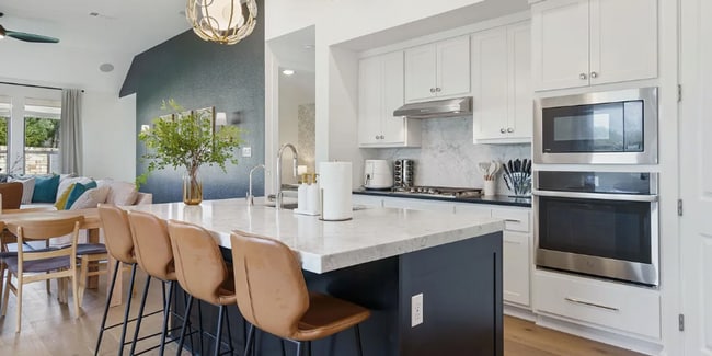 Building Photo - lovely turnkey 3bd fenced in yard