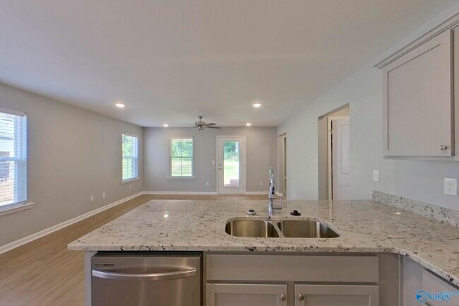 Building Photo - 649 June St