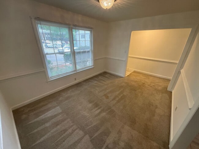 Building Photo - Beautiful 2 Bed 2.5 Bath Townhouse!