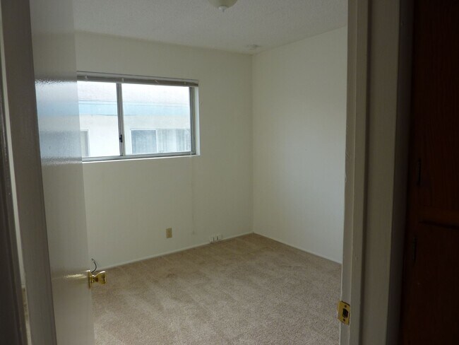 Building Photo - 2516 Vanderbilt Ln
