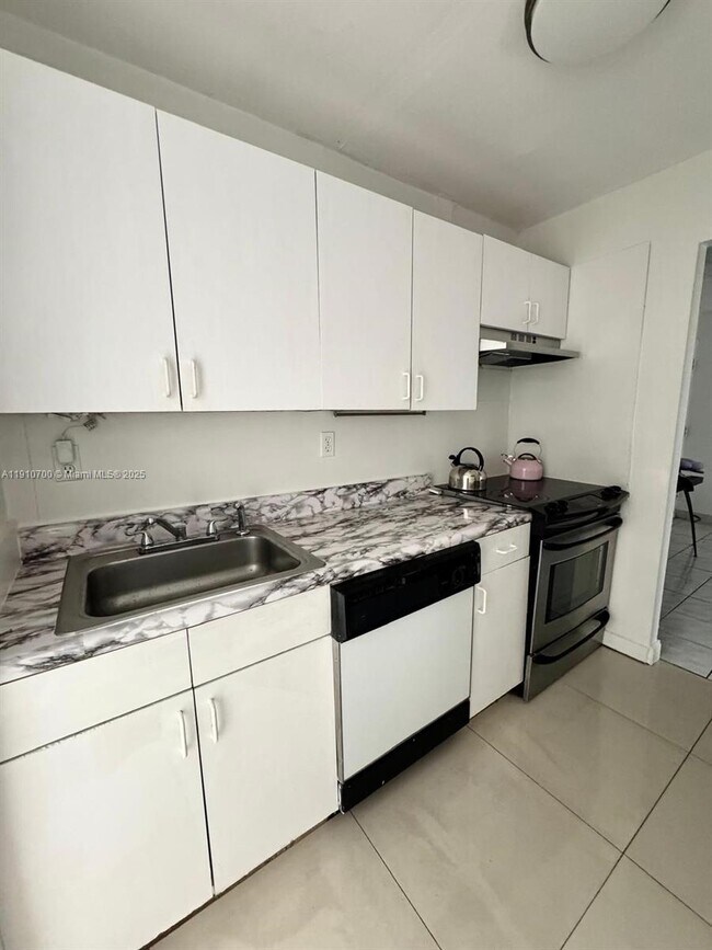 Building Photo - 3615 NE 167th St