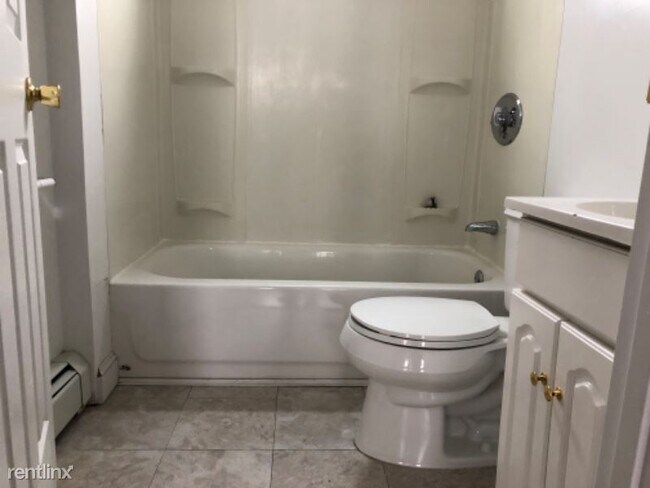 Building Photo - 1 br, 1 bath Apartment - 322 Central St
