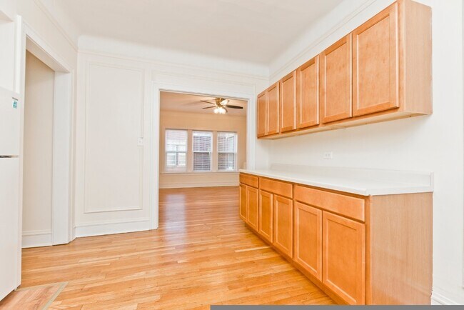 Building Photo - 739 Hinman Ave